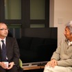 FOMM代表取締役の鶴巻日出夫氏（左）とUIEvolution取締役会長の中島聡氏