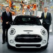 英国オックスフォード工場で生産される新型MINIハッチバック
