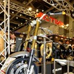 アクティブ ブース、カスタムパーツを組み込んだオブジェ（東京モーターサイクルショー15）