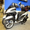 シティウェーブミラーやミッドシートバッグを装備したヤマハ トリシティ（東京モーターサイクルショー15）