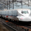 JR西日本とコレイルは鉄道・船舶による往復とフリー切符を組み合わせた新しい旅行商品を発売する。写真はJR西日本の山陽新幹線。