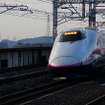 東北新幹線は4月24日からトンネル内を含む盛岡以南の全ての区間で携帯電話が利用できるようになる。写真は那須塩原駅付近を走る東北新幹線の列車。