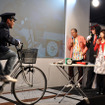 「ニコニコ超会議2015」のブース「向谷実Produce!超鉄道」のステージイベント。京急のイベントでは自転車をこいでスピードメーター120km/hを目指す観客参加型の企画が行われた
