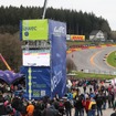 F1ベルギーGPでもお馴染みの名物セクション「オー・ルージュ」をマシンが駆け上がる。