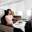 8月から羽田－シドニー間と成田－ブリスベン間に直行便を毎日就航させるカンタス航空。写真は同社A330ビジネスクラスに順次投入されるフルフラットベッド座席
