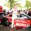 Y156に展示された2013MOTUL AUTECH GT-Rとロニー選手