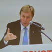 東京会場に中継されたトヨタ自動車ディディエ・ルロワ副社長の懇談会映像