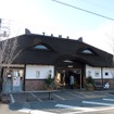 貴志駅はネコの顔をイメージしたデザインの駅舎に建て替えられた。