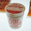 日清食品が1971年に発売したカップヌードル。現在でもイメージがほとんど変わっていない（50年の冒険者たち）