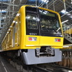 6000系は従来のイメージとは異なる無塗装（ステンレス車）やグレー塗装（アルミ車）で登場したが、一部の編成は今年4月からラッピングによって黄色い塗装を再現している。