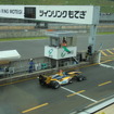 もてぎはブレーキに厳しいコースだ（コースインするマシンは#7 平川亮）。