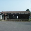 写真展が開かれるフラワー長井線の西大塚駅。100年以上前に建造された木造駅舎が現在も使われており、今年8月に登録有形文化財の指定を受けた。