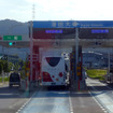 広島空港から広島市内へバスで移動するさい、山陽道の事故渋滞で呉を経由する海側迂回路からマツダ宇品工場が見えた（9月19日）