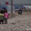 シリア国内の避難民キャンプの子どもたち