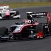 今季SFの走行シーン。マシンのリヤウイングにはブリヂストンのタイヤブランド「POTENZA」の文字が輝く。