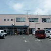桜水車両基地は桜水駅（写真）に隣接している。