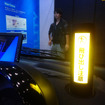 オムロンの車載用カメラ一体型距離センサー「LiCam」が前方の歩行者をとらえる（CEATEC JAPAN 2015／幕張メッセ／10月7～10日）