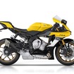 ケニー・ロバーツが乗るYZF-R1 60th Anniversary。