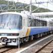 JR西日本は同社が開発している無線を使用した列車制御システムの試験走行の様子を報道陣に公開した。試験に使用されている試験車編成「U@tech」