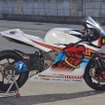 2015マン島TTレース TT Zero Challengeクラス優勝車、TEAM 無限の神電 四(SHINDEN YON）。