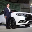 三菱 アウトランダーPHEV 改良新型と相川哲郎社長（資料画像）