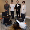 左から日本デザイン振興会の大井篤理事長、杉江代表、永井氏、柴田氏