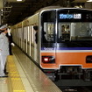 池袋駅を夕夜間に発車する下り『TJライナー』。来春からは朝ラッシュ時の上り列車も運行される。