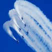 秋空を駆けるブルーインパルス、入間基地航空祭で20万人を魅了［写真蔵］