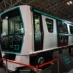 三菱重工は前回と同様、実物の新交通システム車両を展示。六角形状の車体が特徴的なニューシャトル2020系を会場で展示した。
