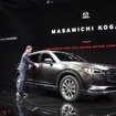 CX-9から出て来る小飼社長（ロサンゼルスモーターショー15）