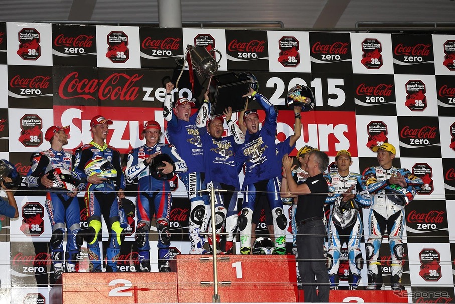 2015“コカ・コーラ ゼロ鈴鹿8時間耐久ロードレースは、No.21 YAMAHA FACTORY RACING TEAM（ヤマハ）が19年ぶりの優勝