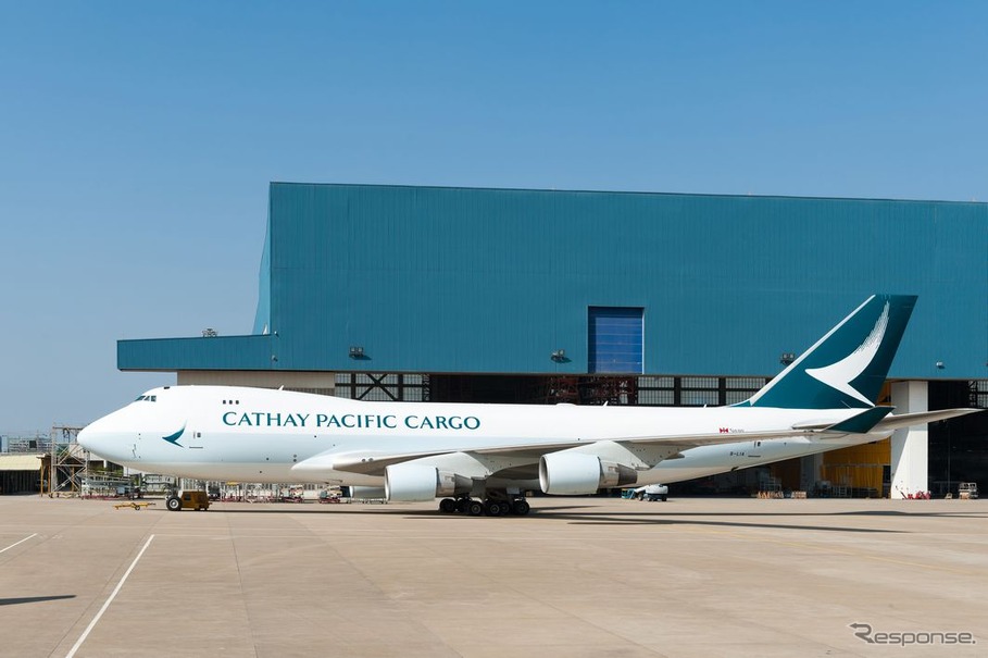 キャセイパシフィック航空、貨物専用機B747-400ERF新塗装1号機を初公開（1）