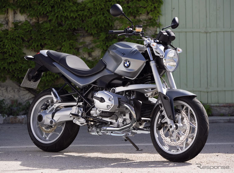 BMW正統派ノンカウルバイクの R1200R を日本投入