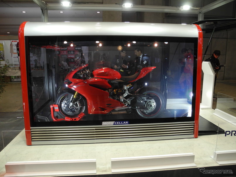 東京モーターサイクルショー16 プレス工業の透明なバイクガレージ 10月発売で価格は250万円 レスポンス Response Jp