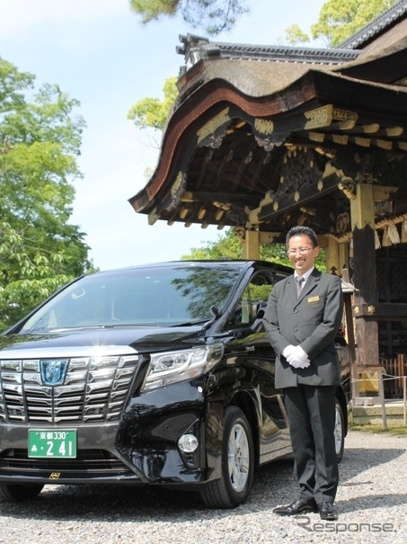 MKハイヤーの運転手が消臭素材「マキシフレッシュプラス」のアンダーウェアを着用