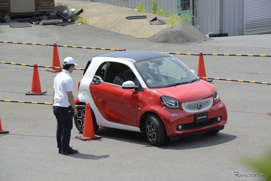 特設コースでスマートの超小回り体験