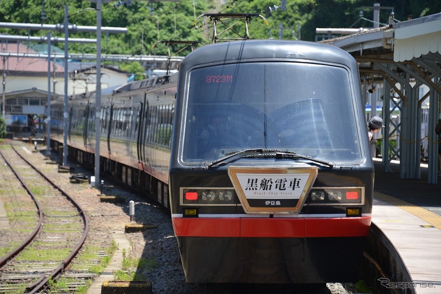 伊豆急行の2100系「リゾート21」。同社が来年導入する「新たな列車」は、「リゾート21」の後継的な車両になるとみられる。