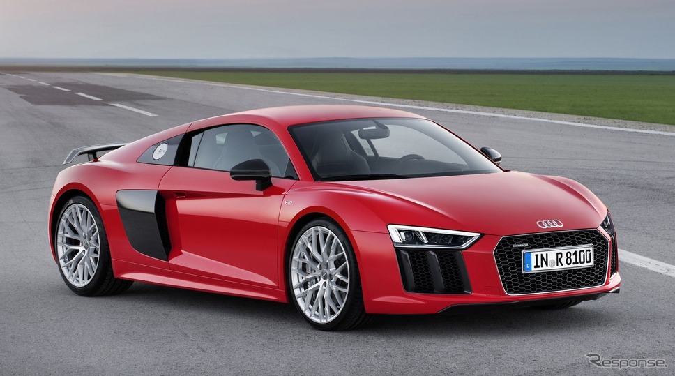 新型 アウディ R8 V10プラス