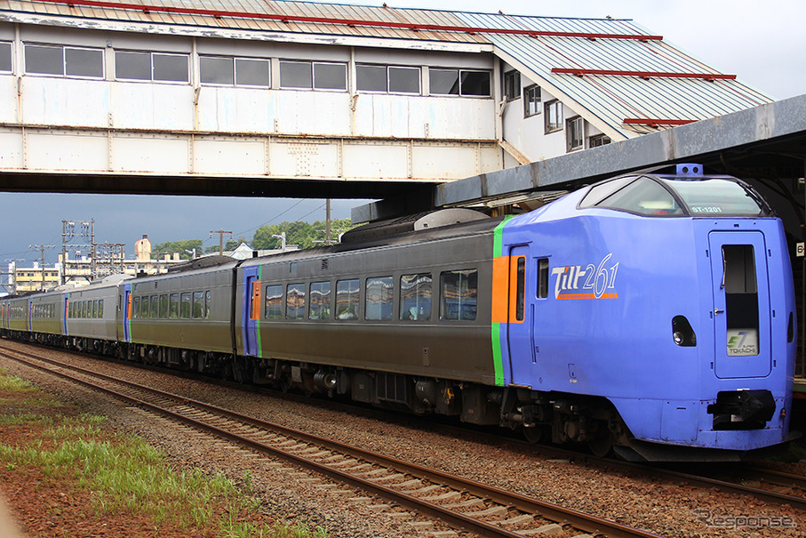 9月8日から札幌～トマム～帯広～釧路間で臨時列車と代行バスの運転が始まる。写真は運休中の『スーパーとかち』。