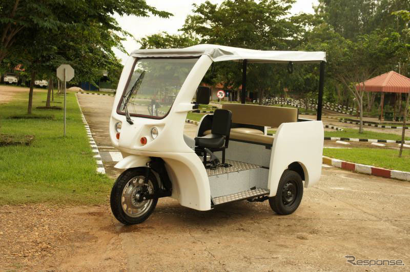 新型モデルのE-TukTuk（乗客タイプ）