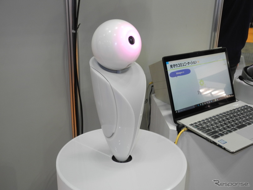 富士通が参考出品したメディエータロボット「RoboPin」