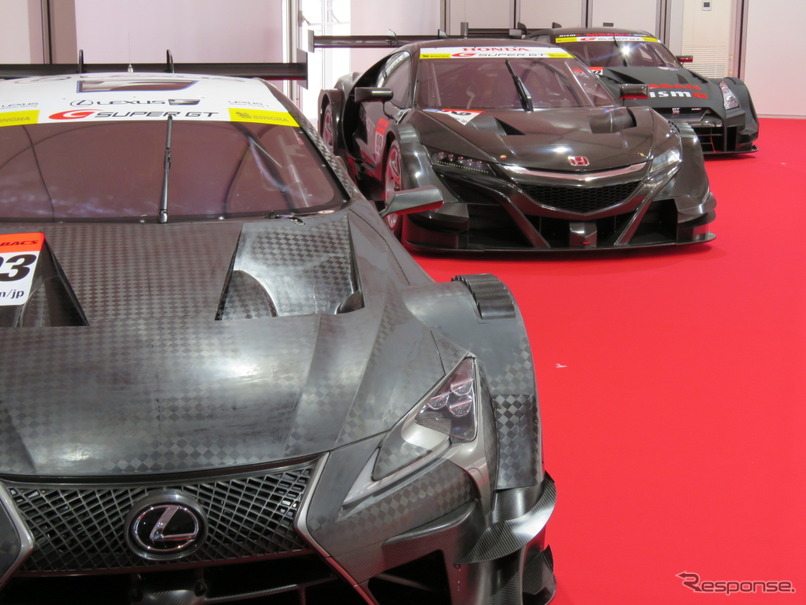 手前からレクサスLC500、ホンダNSX、日産GT-R。