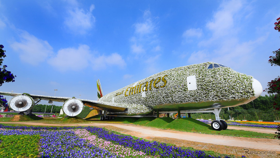エミレーツ航空、花で覆われたA380実物大展示物を公開へ