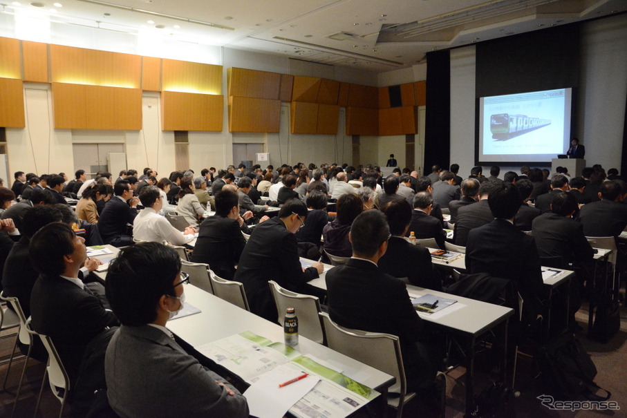 会場は約200人の参加者で満員となった