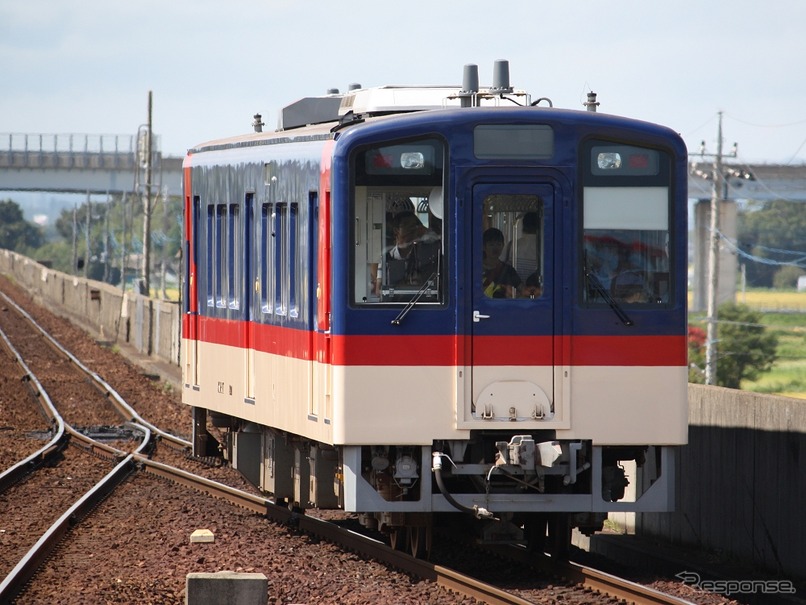 鹿島臨海鉄道の8000形がこのほど増備されて計3両になった。写真は2016年3月にデビューした8000形の8001号。