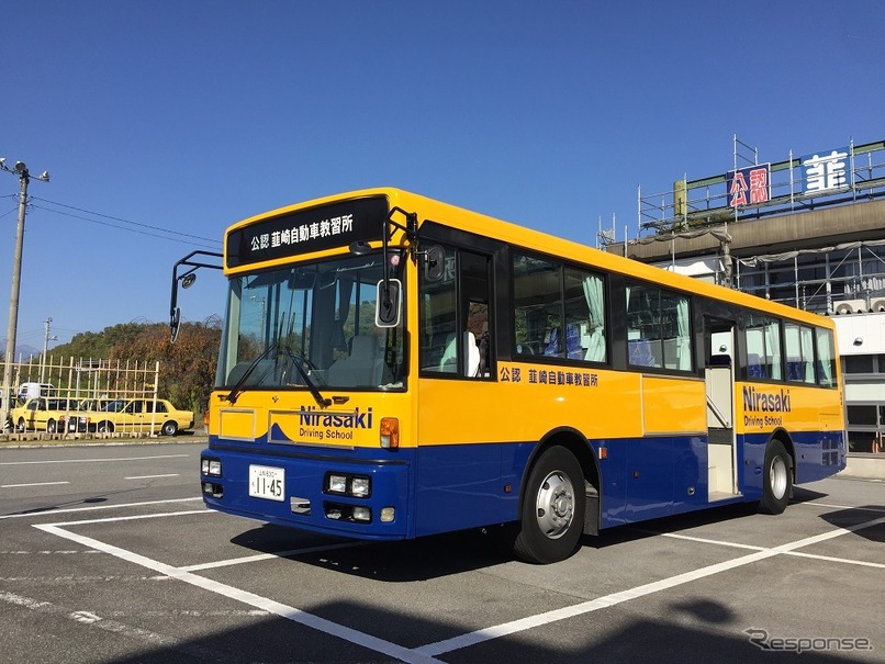 韮崎自動車教習所の「大型・大型特殊・大型二種・牽引教習車」体験試乗会に参加してきました。今回は大型二種（バス）とけん引（トレーラー）に挑戦。