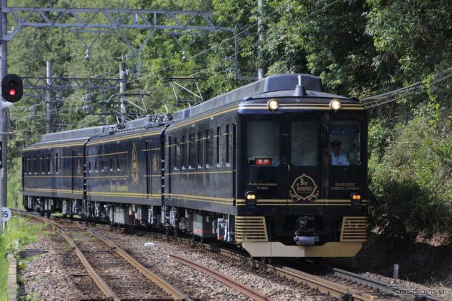 2016年9月にデビューした近鉄南大阪線の観光特急『青の交響曲』。運行開始から今までに約4万人が利用している。