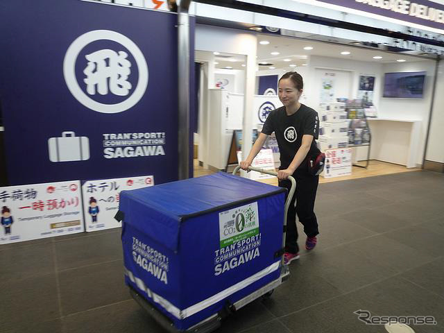 宅配カウンターからの搬送の様子