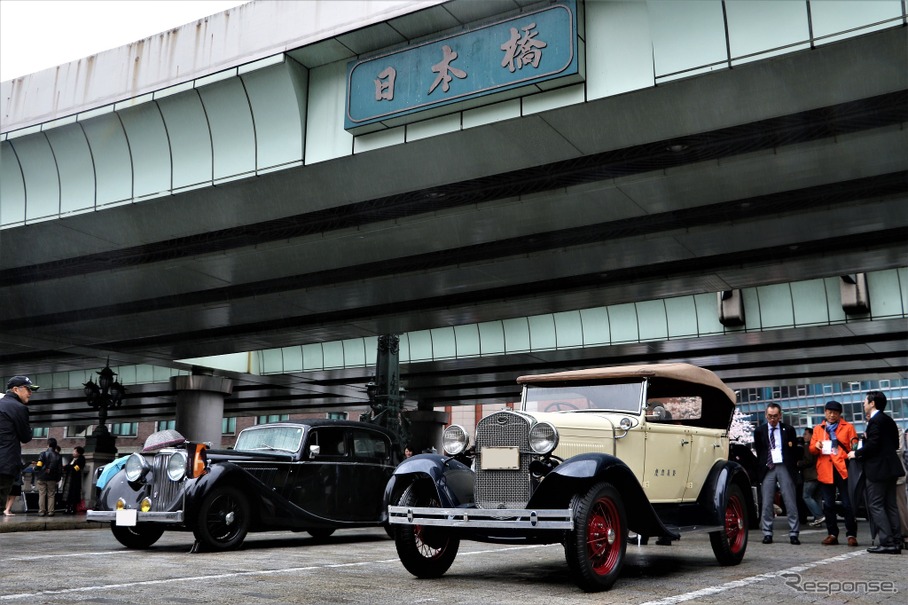 ジャガー 3 1/2リットルサルーン（左）とフォードモデルA