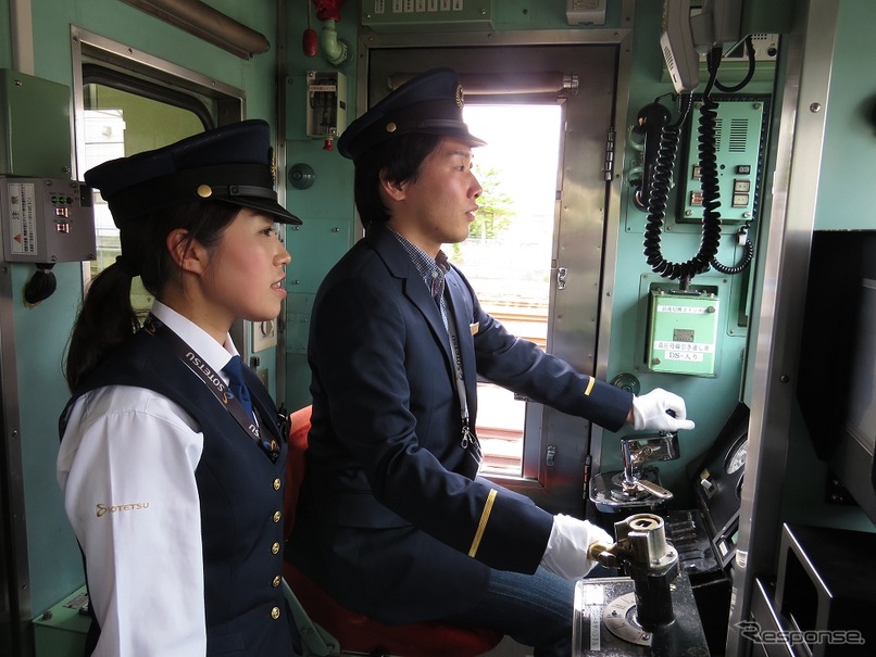 相鉄は初の「電車運転体験会」を開催。参加者は一様に緊張した面持ちで電車を運転した。